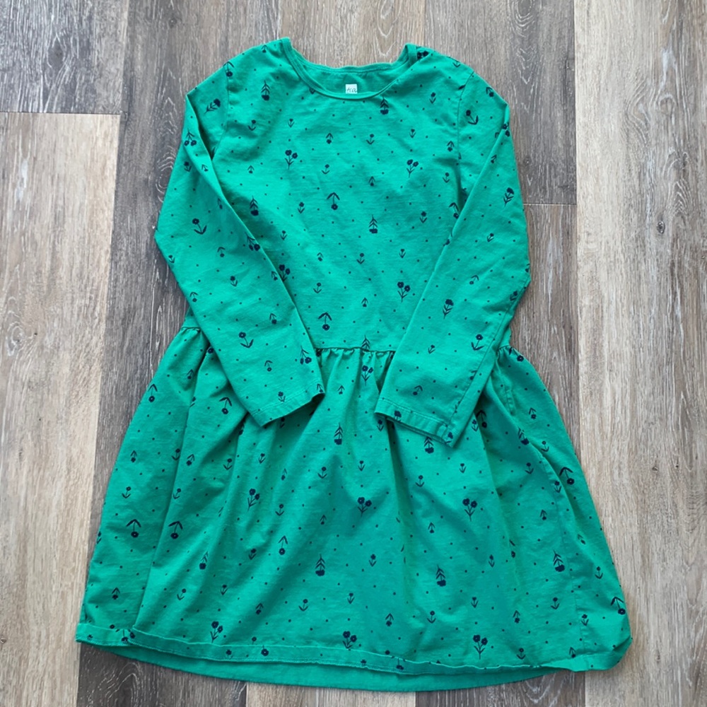 Long-Sleeved Green Tea Dress